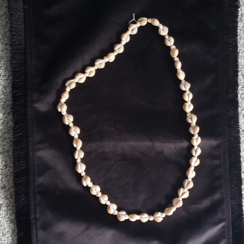 Vintage Hawaiian Cowrie & Mini Conch Sea Shell Necklace Natural Boho Beaded Lei